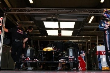 Mark Webber: "McLaren speelt verstoppertje"