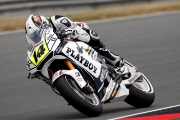 De Puniet breekt been bij crash op de Sachsenring