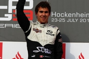 Wickens wint eerste race, Van der Zande derde