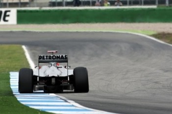 Schumacher hoopt op beterschap in Hongarije