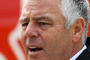 Warwick assisteert wedstrijdleiding in Hongarije
