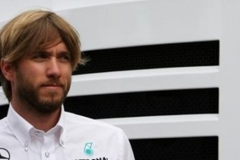 Pirelli wil Heidfeld als testcoureur voor banden