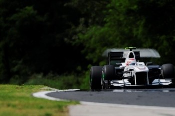 Kobayashi vijf plekken naar achteren gezet