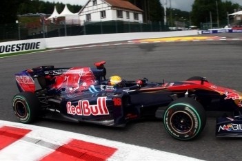 Buemi verliest drie plaatsen na ophouden Rosberg