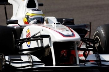 De la Rosa achteraan op grid na motorwissel