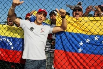 Maldonado crashend naar titel, Vietoris wint