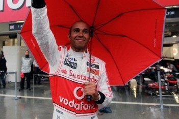 Vijf startplaatsen straf voor Hamilton in Japan