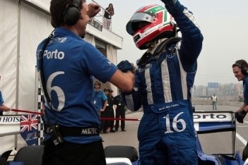 Parente wint tweede race in China ondanks spin