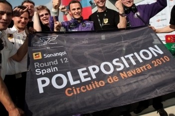 Rigon grijpt pole-position op circuit van Navarra