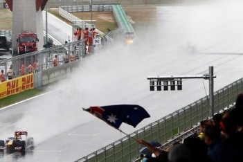 Vettel blijft ondanks uitvalbeurt in titel geloven