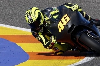 Rossi ondergaat operatie aan schouder