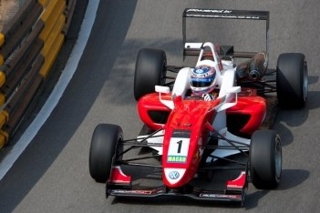 Mortara vereerd met historische zege