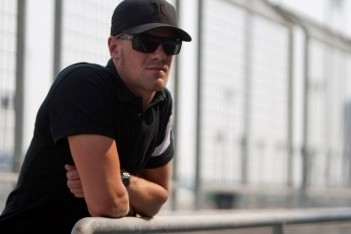 Jakes snelste op eerste dag in Abu Dhabi