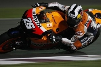 Pedrosa troeft Stoner af in warm up