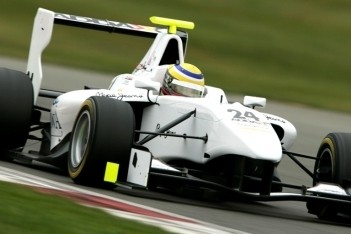 Chaves ook snelste op tweede dag Silverstone