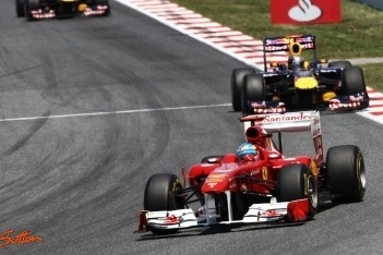 Fernando Alonso op een ronde gereden in thuisrace