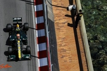 Kovalainen en Trulli met gedachten bij Perez