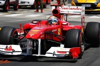 Alonso baalt van rode vlag in slotfase Monaco