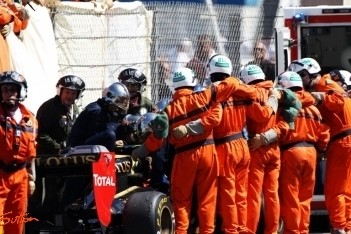 Petrov: "Mijn benen zaten vast in de cockpit"