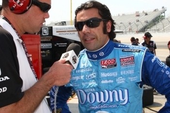 Franchitti op pole in Milwaukee, De Silvestro crasht