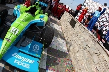 Franchitti naar overwinning op Milwaukee Mile