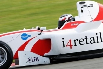 Bratt behaalt eerste Formule 2-zege in Spa