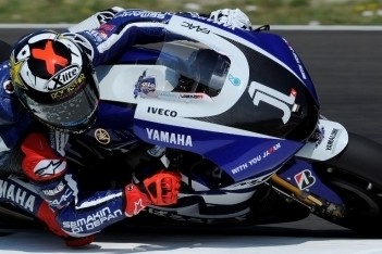 Lorenzo pakt overwinning na sterke eindfase in Mugello