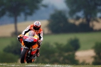 Stoner snelste tijdens officiële testdag op Mugello