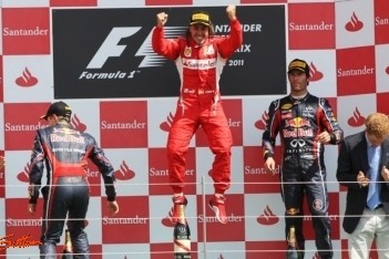 Alonso boekt fraaie overwinning op Silverstone