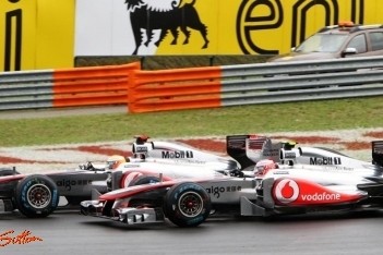 Hamilton steekt hand in eigen boezem na spin