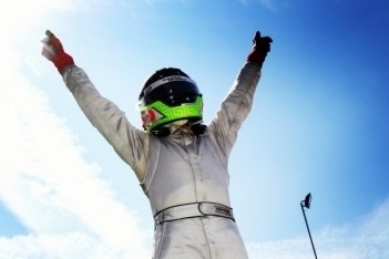 Piñeiro domineert in eerste Oostenrijkse race