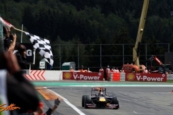 Vettel en Webber geven Red Bull de dubbel op Spa