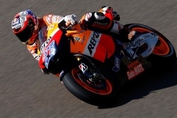 Stoner verslaat Pedrosa in kwalificatie Spanje