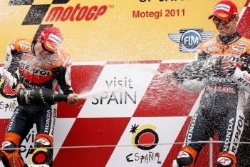 Pedrosa wint in Japan na fout van Stoner