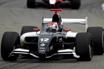 Costa voor eigen publiek naar pole-position
