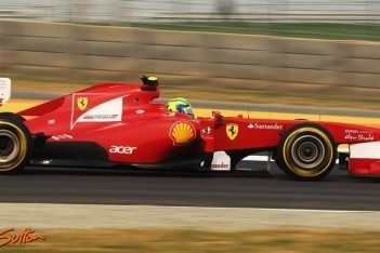 Massa sluit eerste dag in India als snelste af