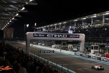 Ricciardo viel uit met elektrisch probleem