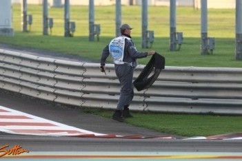 Oorzaak lekke band Vettel blijft een mysterie