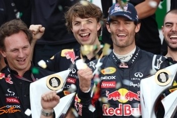 Webber sluit 2011 af met winst op Interlagos