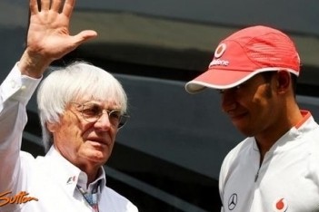 Ecclestone: "Management ramp voor Hamilton"
