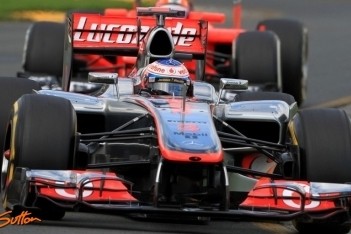 Button feliciteert Hamilton met behalen pole