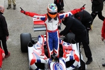 Bacheta behaalt eerste F2-overwinning