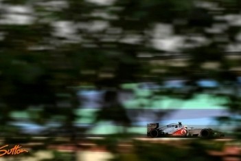 Hamilton leidt de dans in eerste training Bahrein