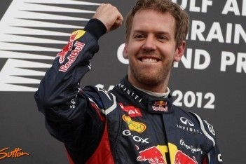 Vettel meldt zich in titelstrijd met zege Bahrein
