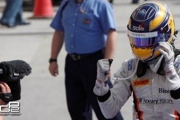 Dillmann pakt eerste GP2-zege in Bahrein