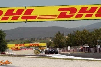 Vettel naar snelste tijd in laatste oefensessie