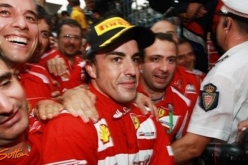 Alonso alleen aan de leiding na derde plek
