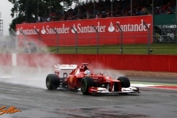 Kwalificatie Silverstone stilgelegd om regenbui