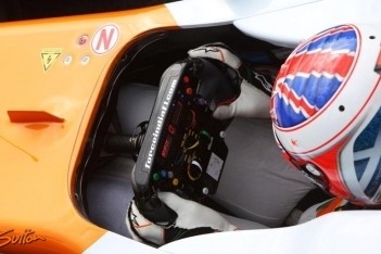 Di Resta valt in thuisrace uit door kapotte vloer