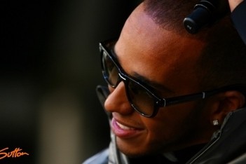Hamilton maakt zich op voor honderdste race